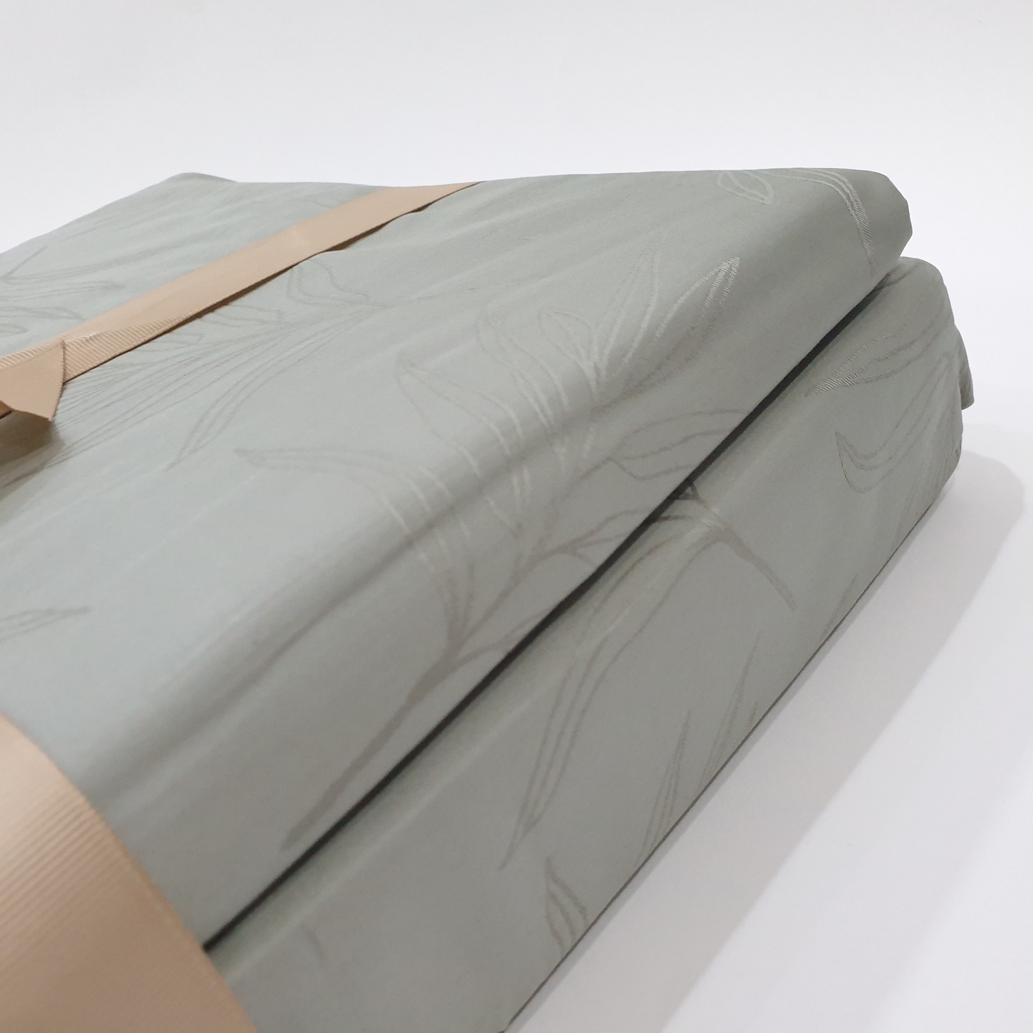 TRUFFLE ชุดผ้าปูที่นอนCOTTON 100% 4 ชิ้น ขนาด 6 ฟุต รุ่น 106-1-3 สีเขียวอ่อน