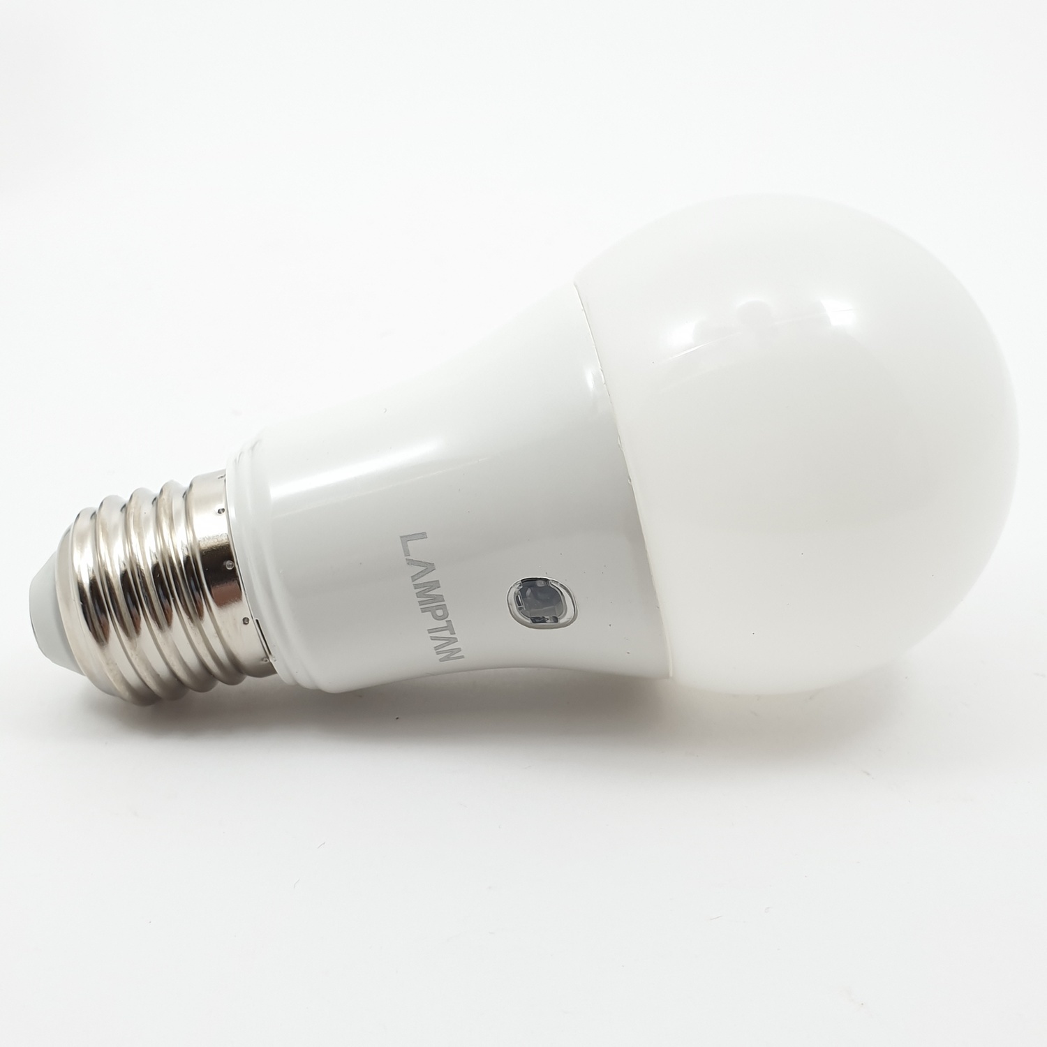 LAMPTAN หลอดไฟ LED Light Sensor E27 7W แสงเดย์ไลท์