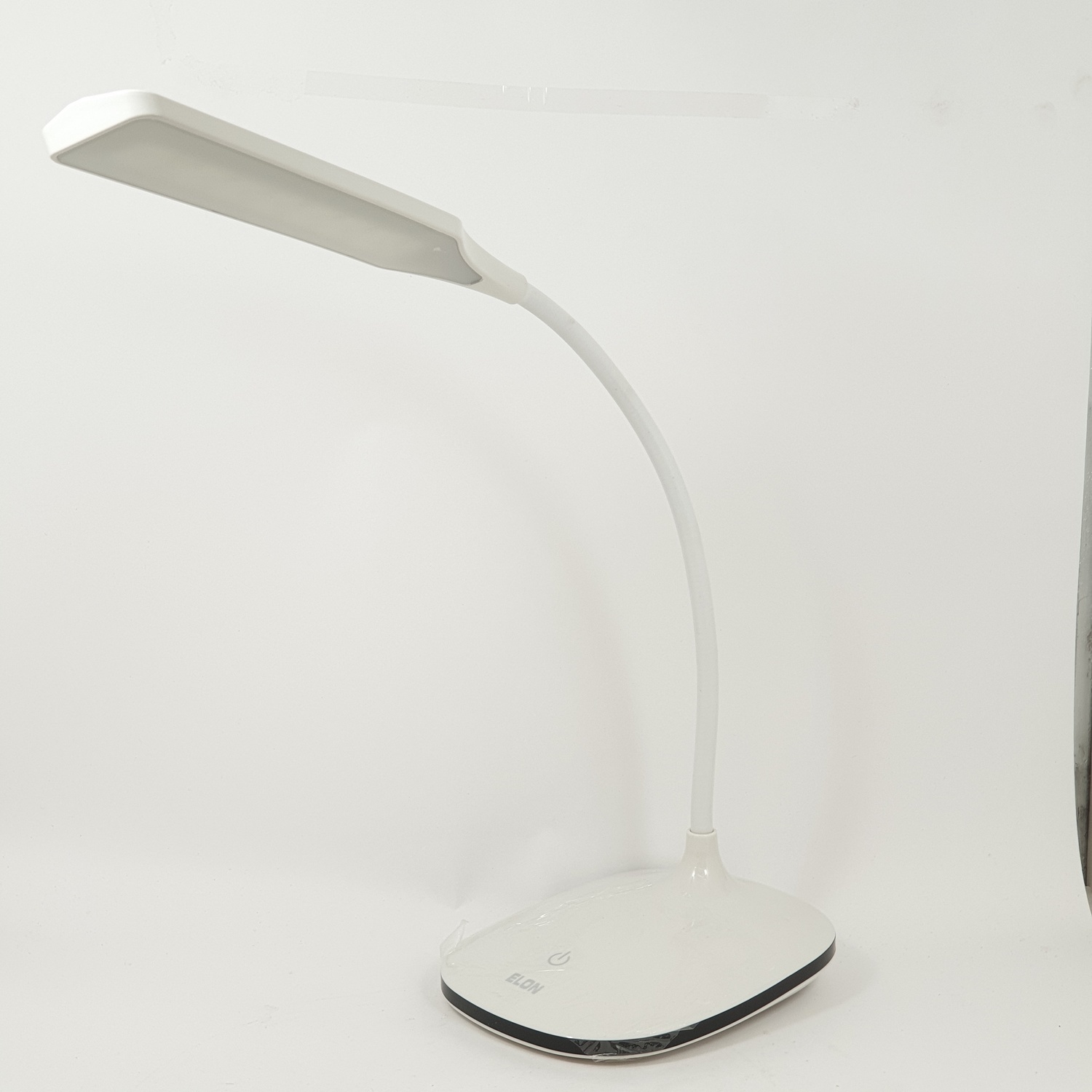 โคมไฟตั้งโต๊ะ Modern LE-1921 สีขาว ELON