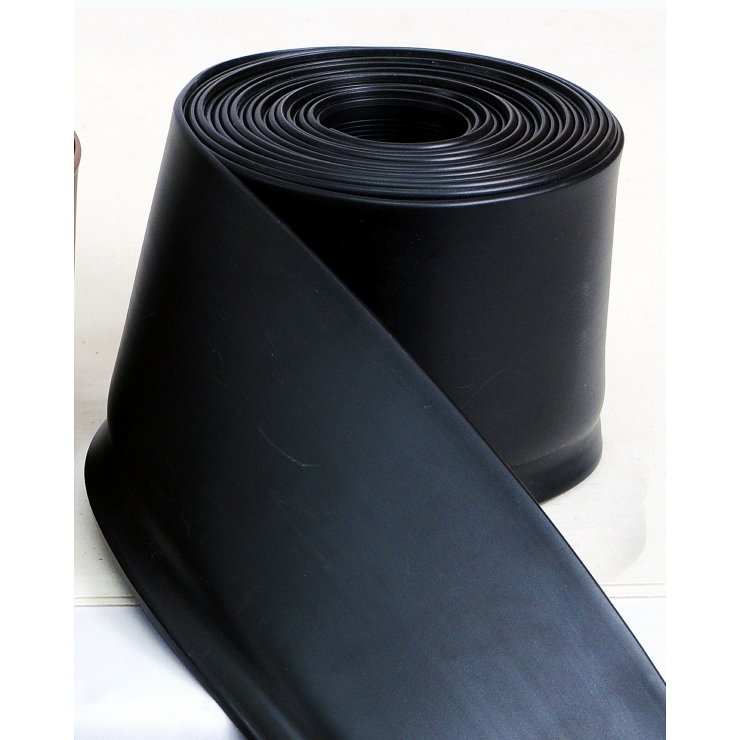 DYNOFLEX บัวเชิงผนังยาง หนา 1.40มม. 4x50ม. สีดำ