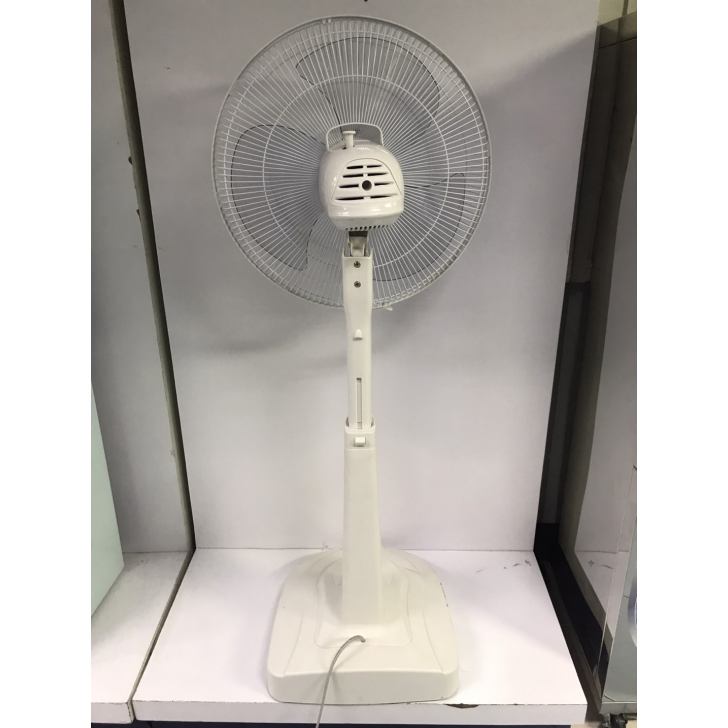 VICTOR พัดลมตั้งพื้นขนาด 16 นิ้ว รุ่น SF-1603