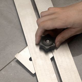 HUMMER  ไม้บรรทัดสเตนเลสวัดตำแหน่งเจาะรูกระเบื้อง รุ่น JGDW4036 สีเงิน  3 ขนาด 25/40/45mm (8X60X2.5cm) 