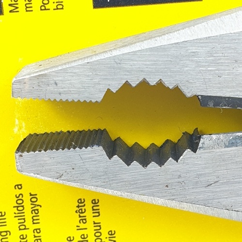 STANLEY คีมปากจิ้งจกหุ้มฉนวนกันไฟ 8นิ้ว รุ่น 84-002