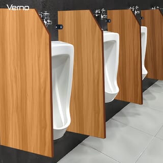 VERNO แผงกั้นโถปัสสาวะ PVC ขนาด 90x40x1.2ซม. รุ่น BP-01-2 สีน้ำตาล (1/2)