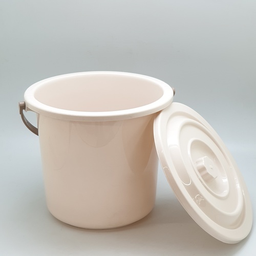 GOME ถังน้ำพลาสติกหูหิ้วมีฝา รุ่น EDS064 ขนาด 24x24x21 ซม. สีเบจ