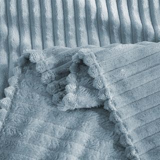 Truffle ผ้าห่ม รุ่น Nako-05 ขนาด 150x200 ซม. สีฟ้าอ่อน