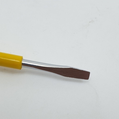 BAUM ไขควงปากแบน ด้ามเขียว หุ้มฉนวน รุ่น 317AX-5x75 MM