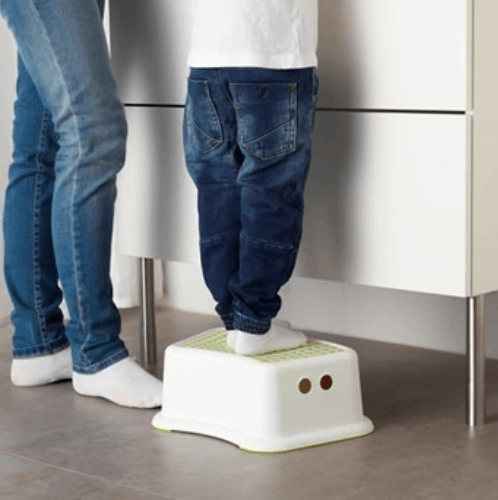 UCHI  เก้าอี้พลาสติกทรงเตี้ย  รุ่น ZZG001-GY ขนาด 25x36.5x13.5 cm สีขาว-เทา ขนาด