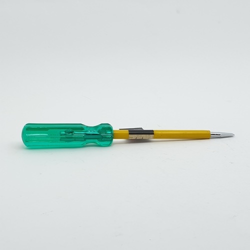 BAUM ไขควงปากแบน ด้ามเขียว หุ้มฉนวน รุ่น 317AX-6X125 MM