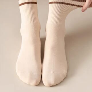 KOJI ถุงเท้าข้อกลางลายเส้นบน รุ่นSC52 ขนาด11x18x0.5ซม.คละสี