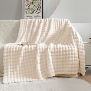 Truffle ผ้าห่ม รุ่น Nako-02 ขนาด 150x200 ซม. สีครีม