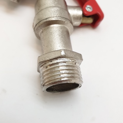 VERO ก๊อกน้ำสนามด้ามแดงมีล็อค 1/2