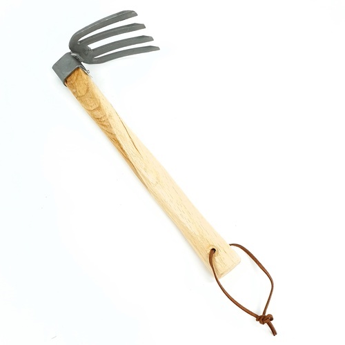 Tree’O ส้อมพรวนด้ามไม้ รุ่นTL3033 ขนาด36ซม. สีน้ำตาล