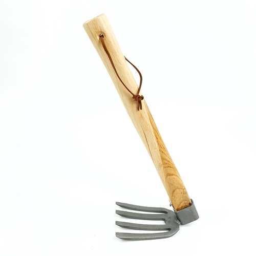 Tree’O ส้อมพรวนด้ามไม้ รุ่นTL3033 ขนาด36ซม. สีน้ำตาล