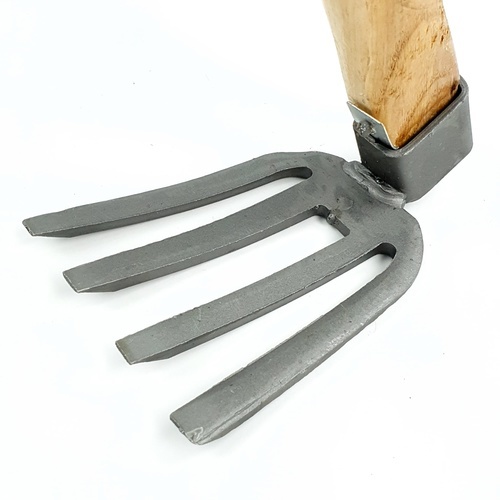 Tree’O ส้อมพรวนด้ามไม้ รุ่นTL3033 ขนาด36ซม. สีน้ำตาล