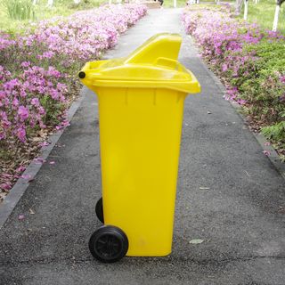 KLEANZY ถังขยะเทศบาลฝาสวิงทรงเหลี่ยม 120 ลิตร ขนาด 57x46x93-106 ซม. รุ่น TG51804H-YL สีเหลือง (ขยะรีไซเคิล)