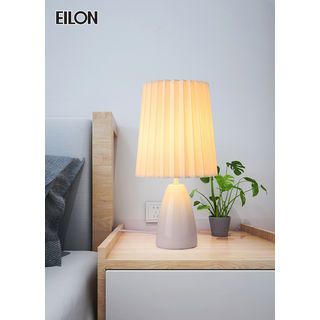 EILON โคมไฟโมเดิร์นตั้งโต๊ะ 6w รุ่น fluffy fan-2501 สีขาว