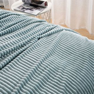 Truffle ผ้าห่ม รุ่น Nako-05 ขนาด 150x200 ซม. สีฟ้าอ่อน