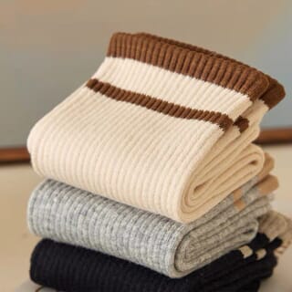 KOJI ถุงเท้าข้อกลางลายเส้นบน รุ่นSC52 ขนาด11x18x0.5ซม.คละสี