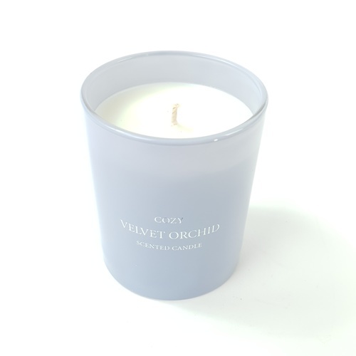 COZY เทียนหอม Velvet Orchid 8.2x9.8 ซม. สีฟ้า