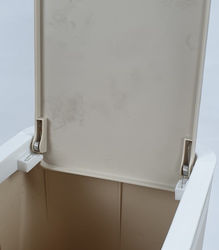 ถังขยะทรงเหลี่ยมฝากด รุ่น ZXHL004-KK ขนาด 12L สีกากี