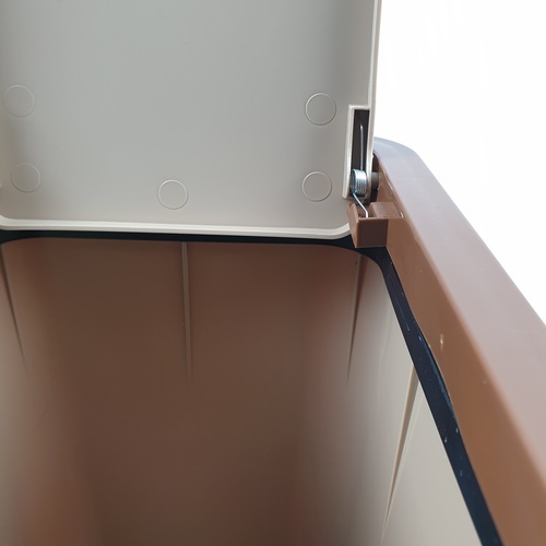 ถังขยะทรงเหลี่ยมฝากด รุ่น ZXHL004-CF ขนาด 12L สีกาแฟ