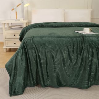 Truffle ผ้าห่ม รุ่น Yuna-03 ขนาด 150x200 ซม. สีเขียว