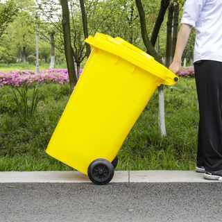 ICLEAN ถังขยะเทศบาลฝาเรียบทรงเหลี่ยม 240 ลิตร รุ่น TG51805-YL ขนาด 74x59x100 ซม. สีเหลือง (ขยะรีไซเคิล) 1/4