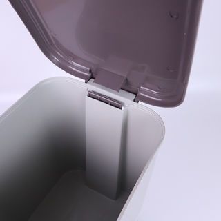 ICLEAN ถังขยะขาเหยียบเหลี่ยม 15 ลิตร ขนาด 27x32x37 ซม. รุ่น 5647 สีเทา