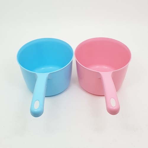 GOME ขันน้ำพลาสติกมีด้าม 16 ซม. ขนาด 15.5x28x11 ซม. คละสี