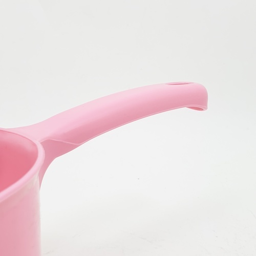 GOME ขันน้ำพลาสติกมีด้าม 16 ซม. ขนาด 15.5x28x11 ซม. คละสี