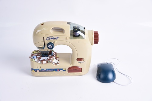 TOYS ของเล่นชุดจักรเย็บผ้าพร้อมตะกร้าอุปกรณ์#6714A ขนาด(42.3x9.7x19.8ซม.)