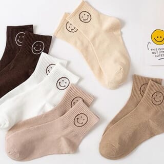 KOJI ถุงเท้าข้อกลางลายยิ้ม รุ่นSC22 ขนาด11x17.5x0.5ซม.คละสี