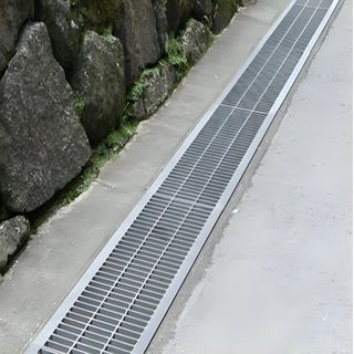 ปืนใหญ่ ตะแกรงรางน้ำชุบกัลวาไนซ์(มีบ่า 2ข้าง.2.5ซม.) ขนาด 30x100x2.5ซม.หนา3มม.สีเงิน