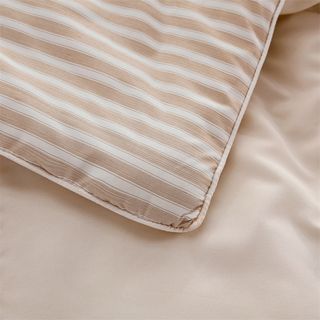 TRUFFLE ชุดเครื่องนอนพร้อมผ้านวม 6 ชิ้น รุ่น Yume-02 ขนาด 5ฟุต สีกากี