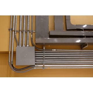 V.E.G. ท่อเหล็กร้อยสายไฟ รุ่น EMT-A ขนาด : 1/2   (17.93mm*1.07mm*3.05m)