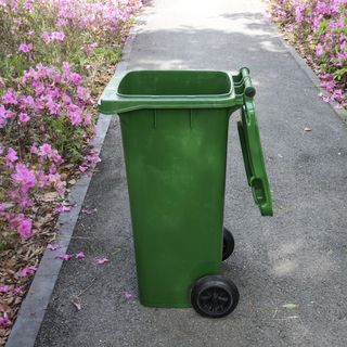 KLEANZY ถังขยะเทศบาลฝาเรียบทรงเหลี่ยม 120 ลิตร รุ่น TG51804-GN ขนาด 57x46x93 ซม. สีเขียว (ขยะเปียก) 1/4