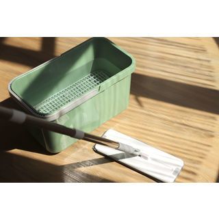 ICLEAN ถังซักม็อบพร้อมตะแกรง มีล้อ 1JY02 ขนาด 24x45x25 ซม. (13L) สีเขียว