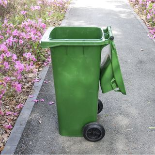 KLEANZY ถังขยะเทศบาลฝาสวิงทรงเหลี่ยม 120 ลิตร รุ่น TG51804H-GN ขนาด 57x46x93-106 ซม. สีเขียว (ขยะเปียก) 1/4