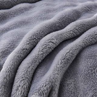 Truffle ผ้าห่ม รุ่น Nako-01 ขนาด 150x200 ซม. สีเทา