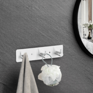 Iris ขอแขวนสแตนเลส 3 ขอ รุ่น HC02 ขนาด 4.5×21×4ซม. สีเงิน