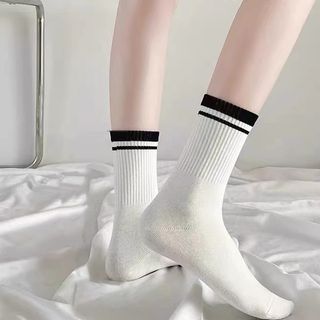 KOJI ถุงเท้าข้อกลางลายเส้นบน รุ่นSC52 ขนาด11x18x0.5ซม.คละสี