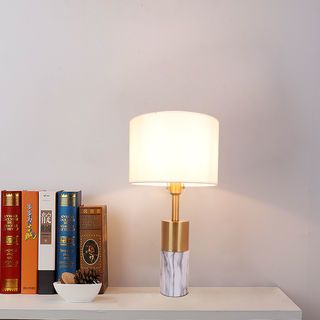 EILON โคมไฟตั้งโต๊ะ ขั้ว E27 ขนาด 30x30x58cm รุ่น Y004 สีขาว-ทอง