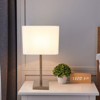 EILON โคมไฟตั้งโต๊ะ ขั้ว E27 มีโซ่ดึงเปิด-ปิด ขนาด 26x26x 51cm รุ่น WP198223 สีขาว