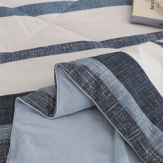 TRUFFLE ชุดเครื่องนอนพร้อมผ้านวม 4 ชิ้น รุ่น Riku-03 ขนาด 3.5ฟุต สีน้ำเงิน