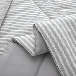 TRUFFLE ชุดเครื่องนอนพร้อมผ้านวม 4 ชิ้น รุ่น Yume-01 ขนาด 3.5ฟุต สีเทา