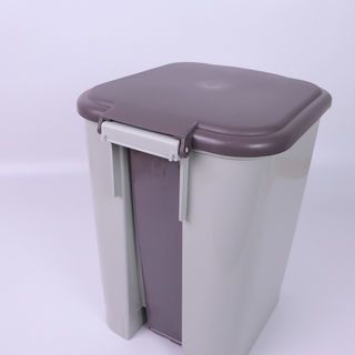 ICLEAN ถังขยะขาเหยียบเหลี่ยม 15 ลิตร ขนาด 27x32x37 ซม. รุ่น 5647 สีเทา