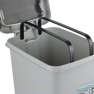 Kleanzy ถังขยะเหยียบเหลี่ยม Prensa 30 ลิตร ขนาด 29x39x49.5 ซม. รุ่น TG51791G สีเทา