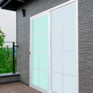 WELLINGTAN ประตูอะลูมิเนียมลายกริด บานเลื่อน SS G-WGD2050 200x205ซม. สีขาว พร้อมมุ้ง