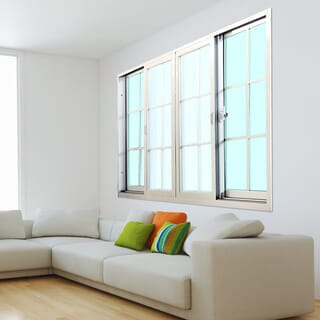 WELLINGTAN หน้าต่างอะลูมิเนียมลายกริด บานเลื่อน FSSF G-WGW1811 180x110ซม. สีขาว พร้อมมุ้ง